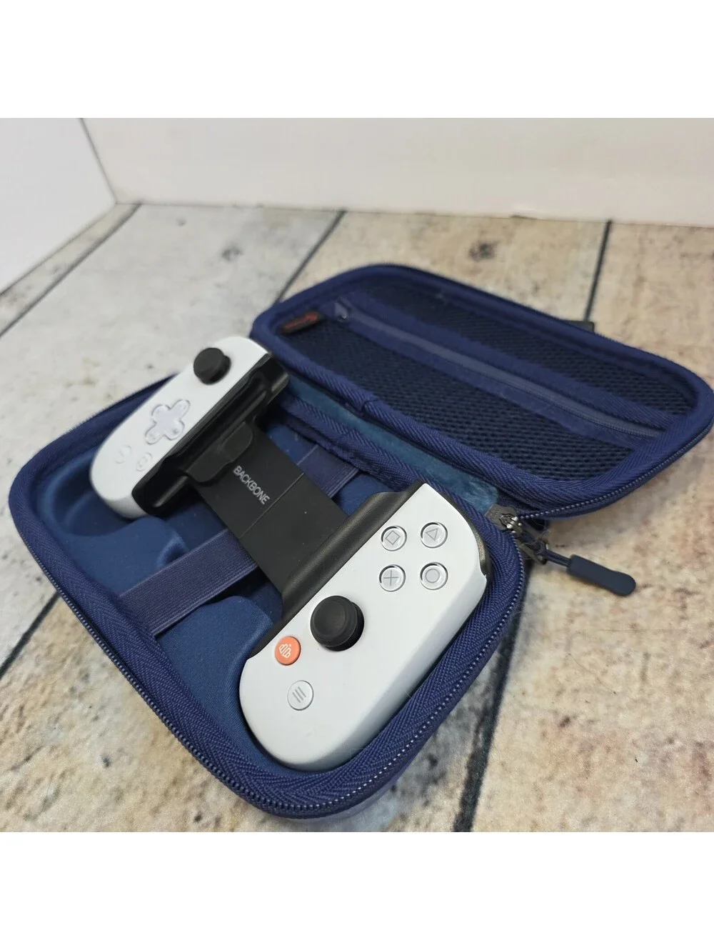 Backbone One PlayStation Edition (USB-C) with Carrying Case -lightning Connector
